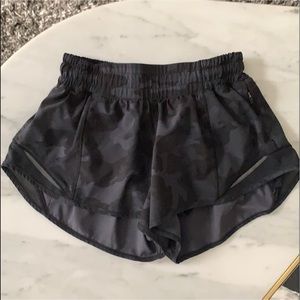 Lululemon Hotty Hot Low Rise Short 4”